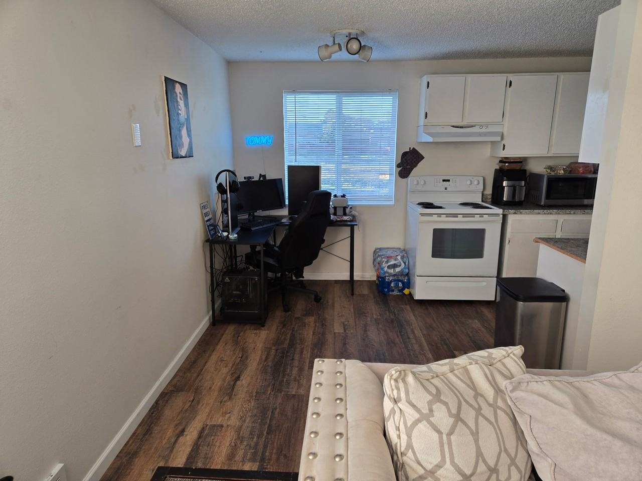 246 Ne 3rd St #4 - Photo 4 of 11