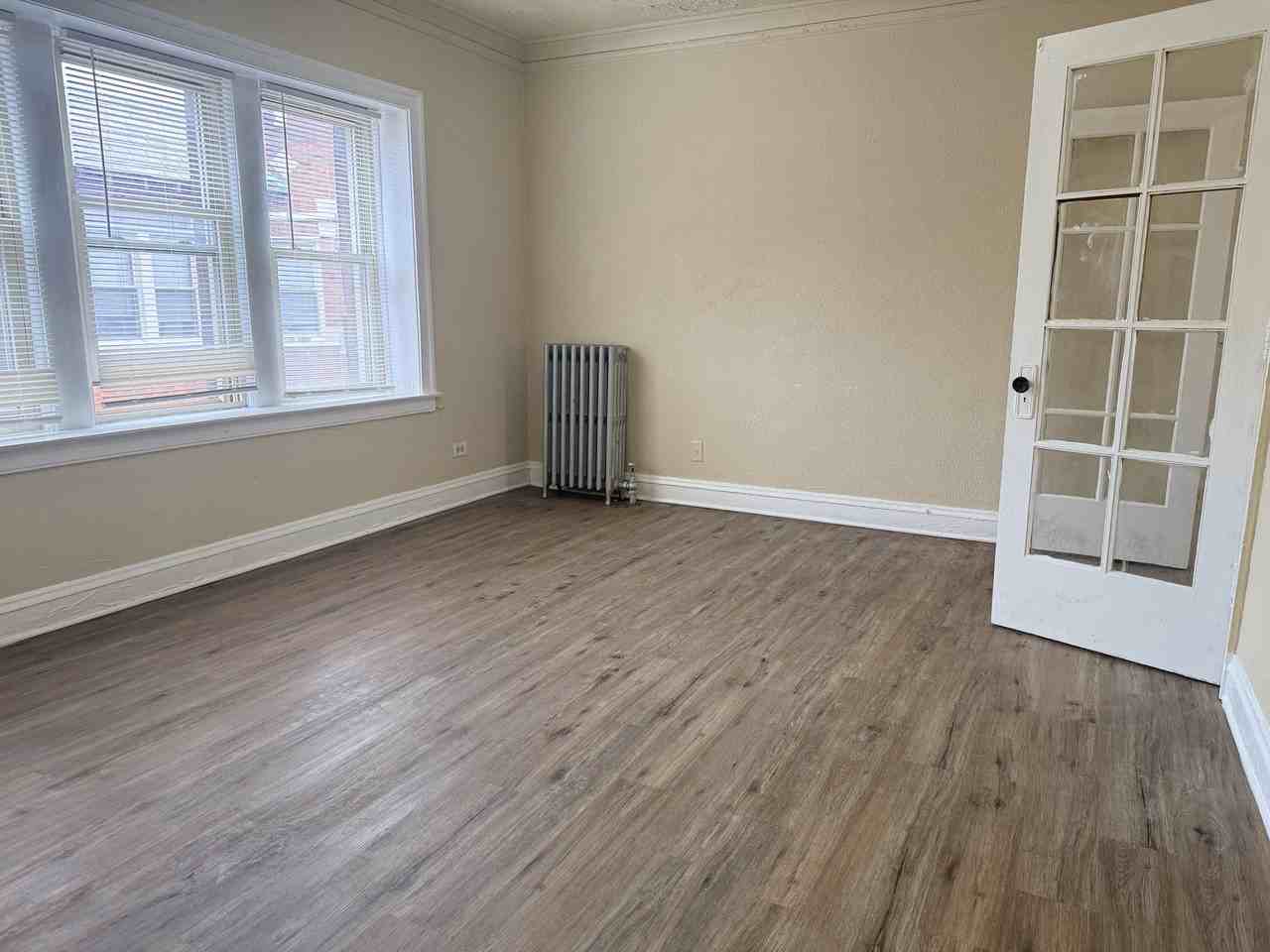 7107 S Champlain Ave Apt 3w #7107-3W - Photo 2 of 13