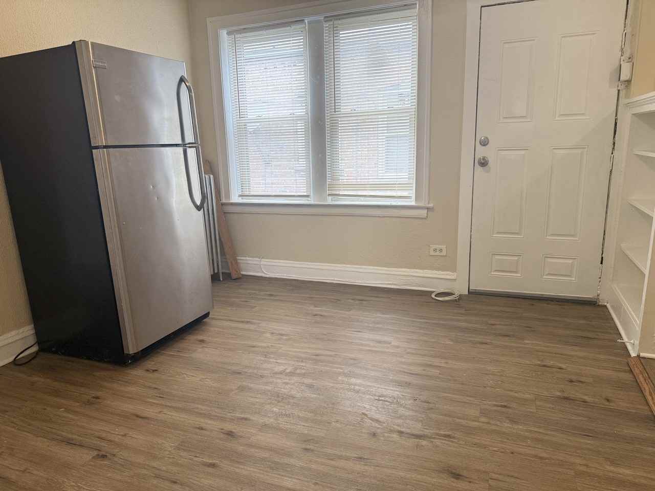 7107 S Champlain Ave Apt 3w #7107-3W - Photo 3 of 13