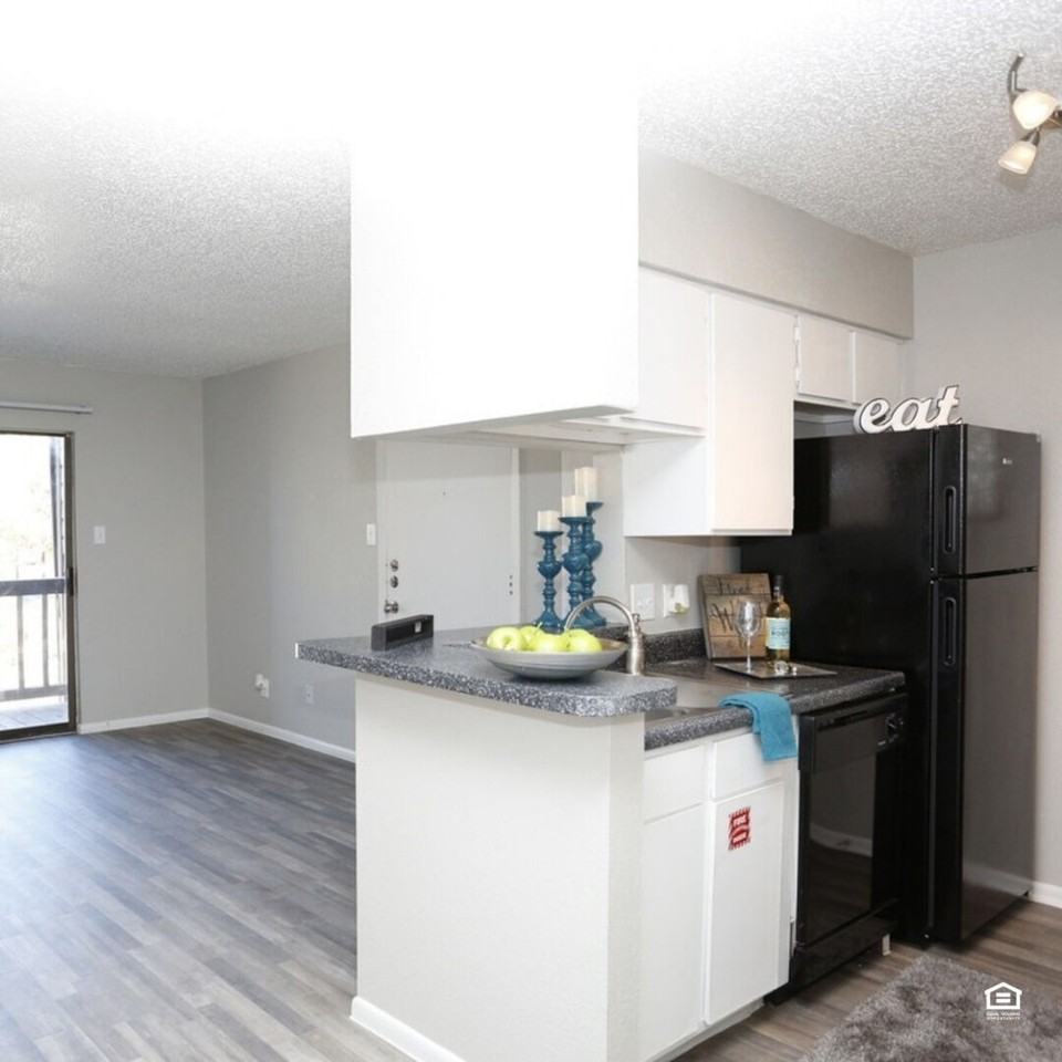 The Summit Apartments - Photo 4 of 44