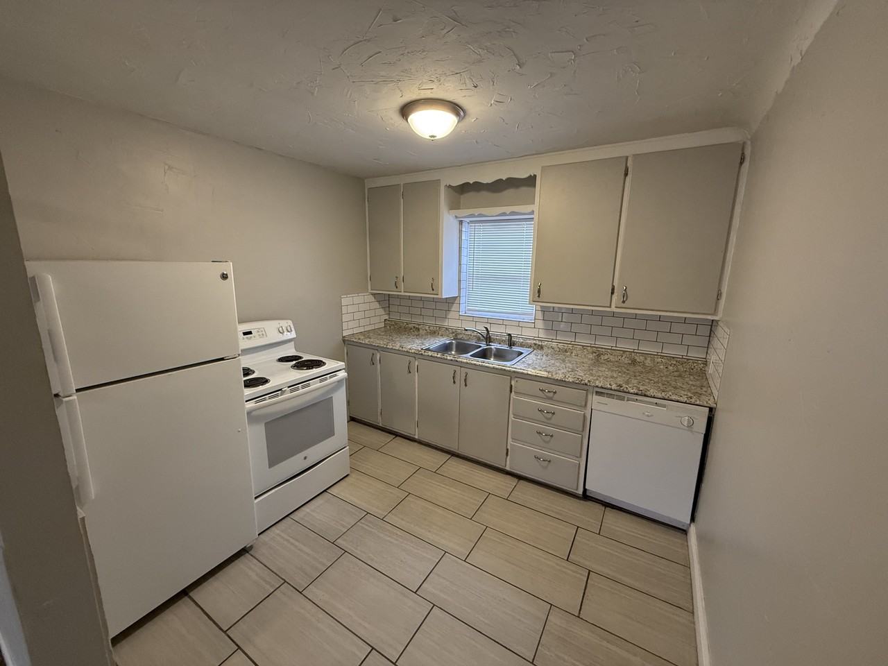 1105 7th Street - Photo 3 of 8