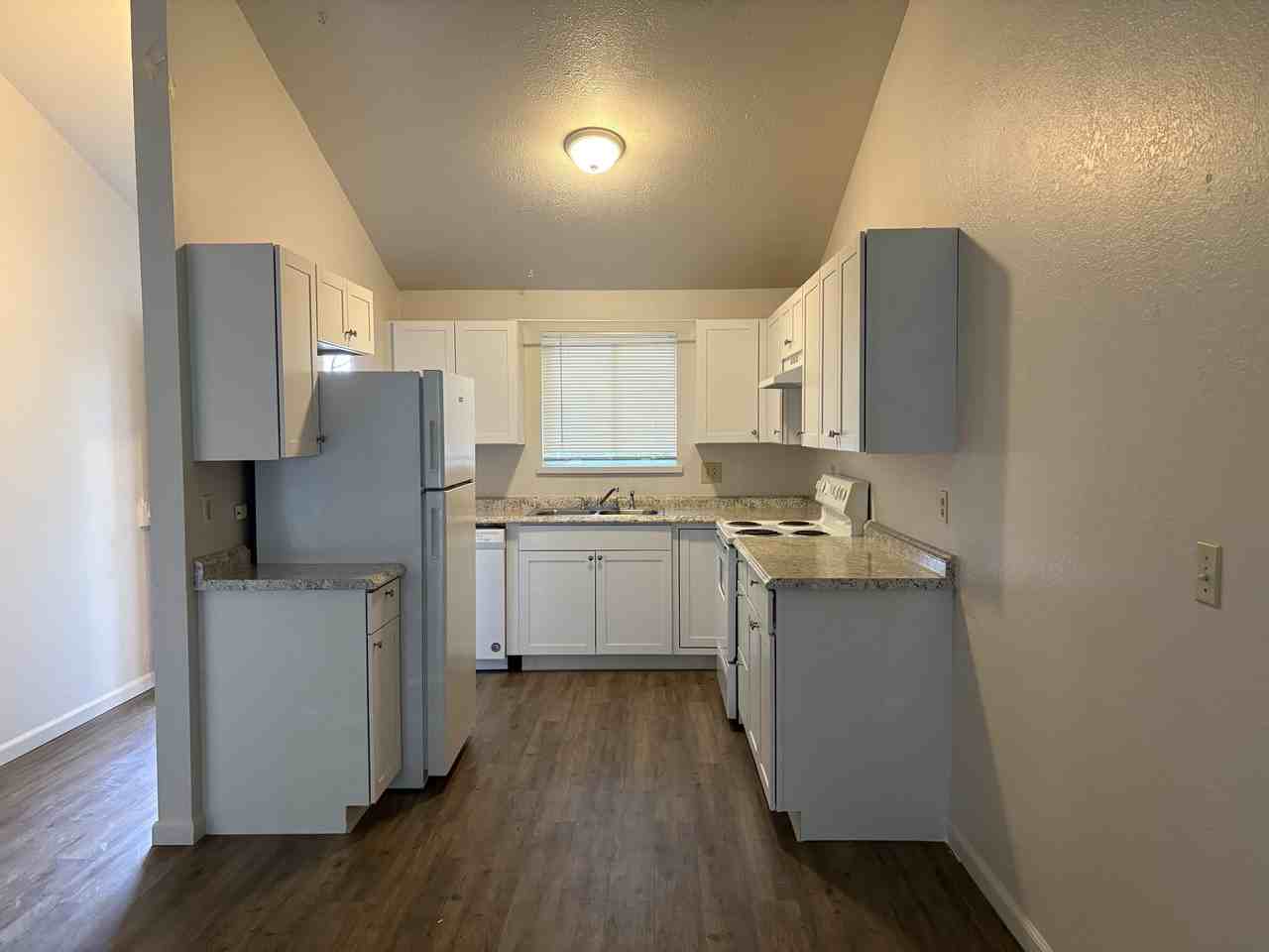 312 Quince Street Northeast - Photo 3 of 9