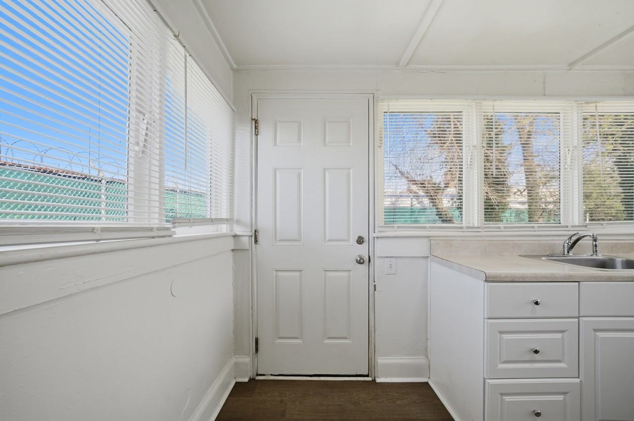 821 Mount Vernon Avenue - Photo 3 of 11