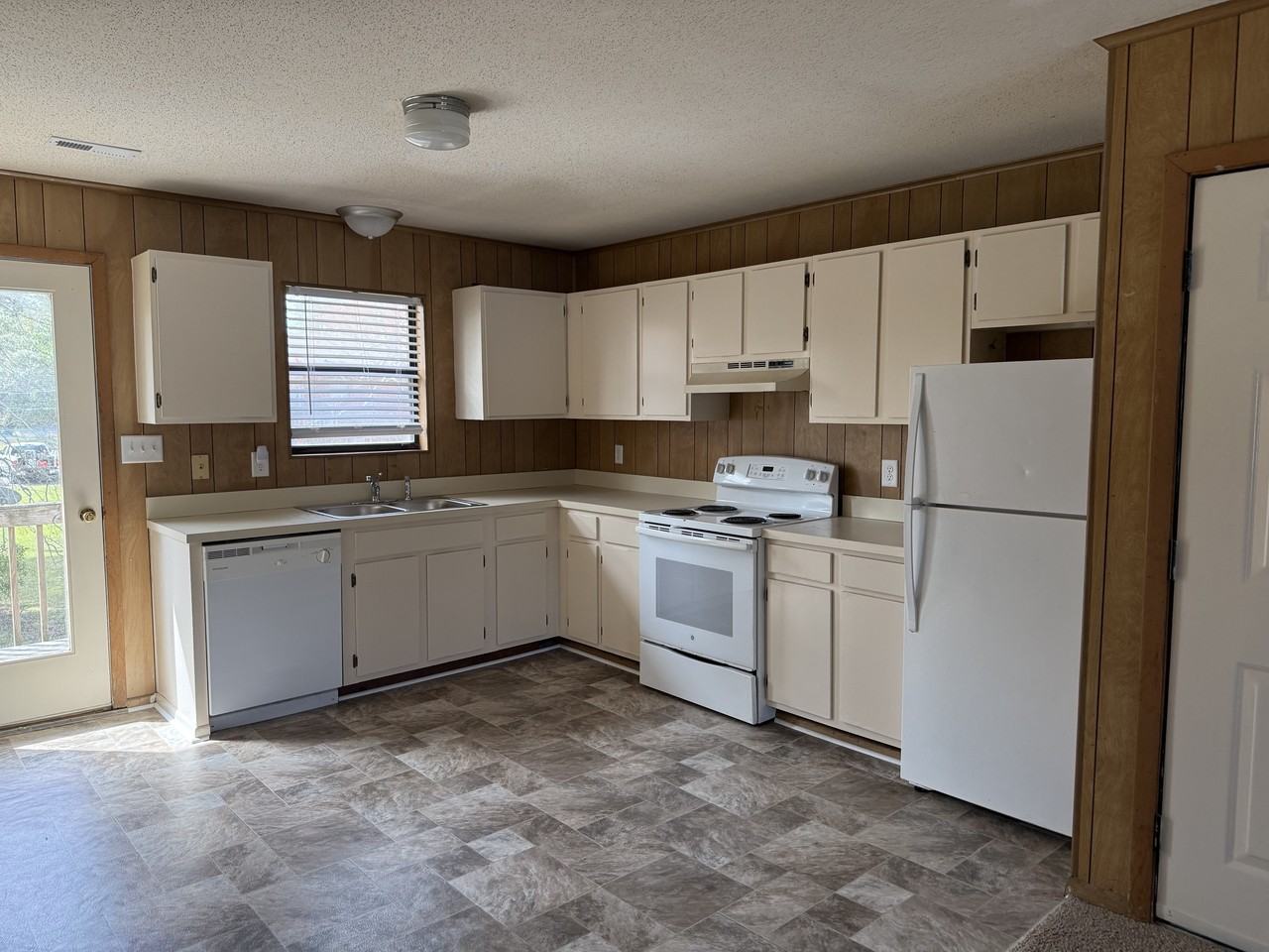 3809 Symi Circle Apt 7 - Photo 3 of 7
