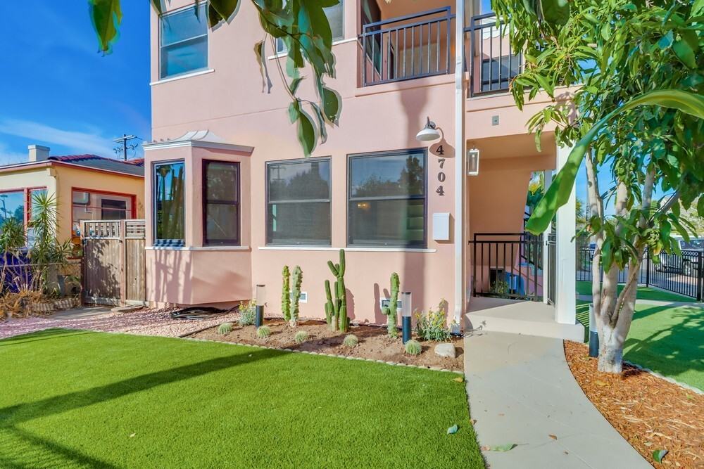 4704 Vista Street - Photo 2 of 13