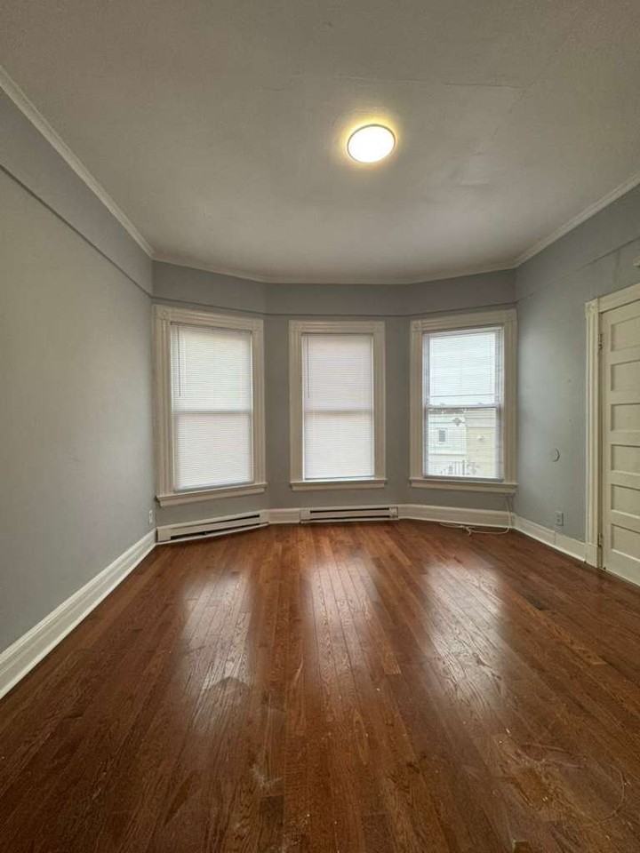 280 Winthrop Avenue - Photo 3 of 5