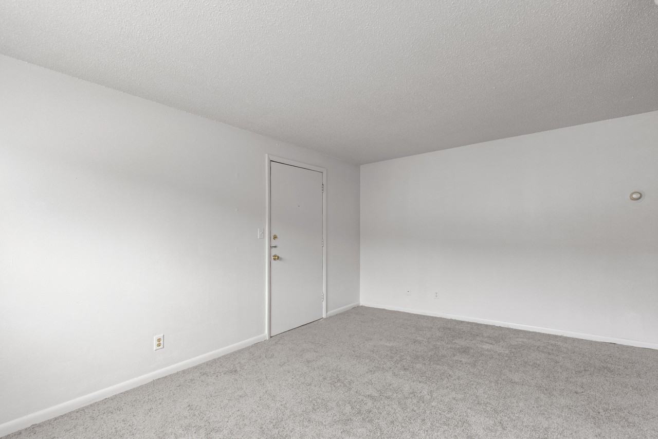 1613 Kimbark Street - Photo 3 of 9