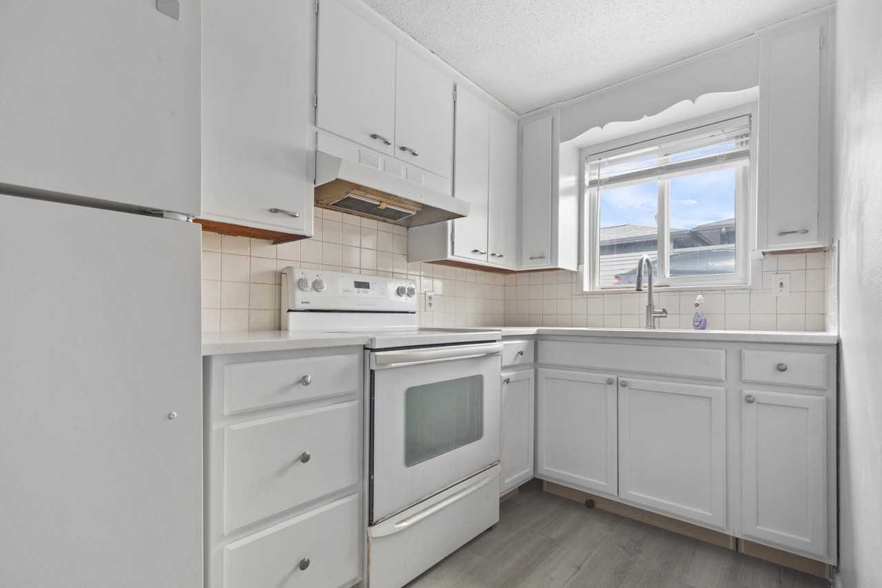 1613 Kimbark Street - Photo 6 of 9