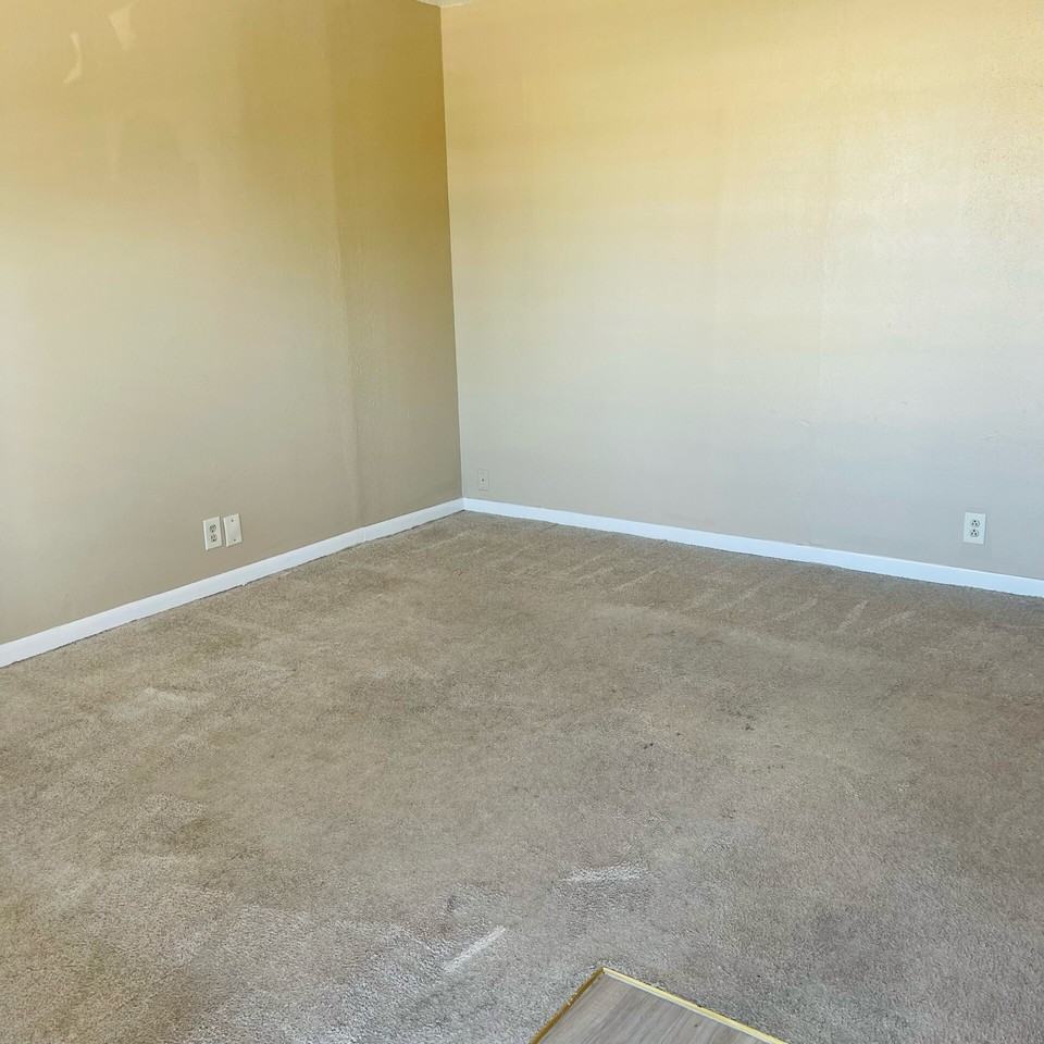 208 10th St - Photo 2 of 8