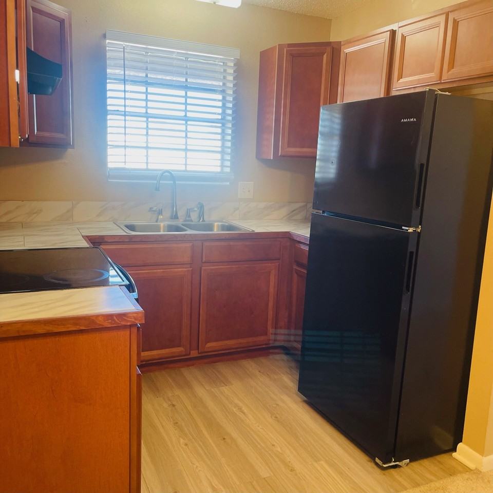 208 10th St - Photo 6 of 8