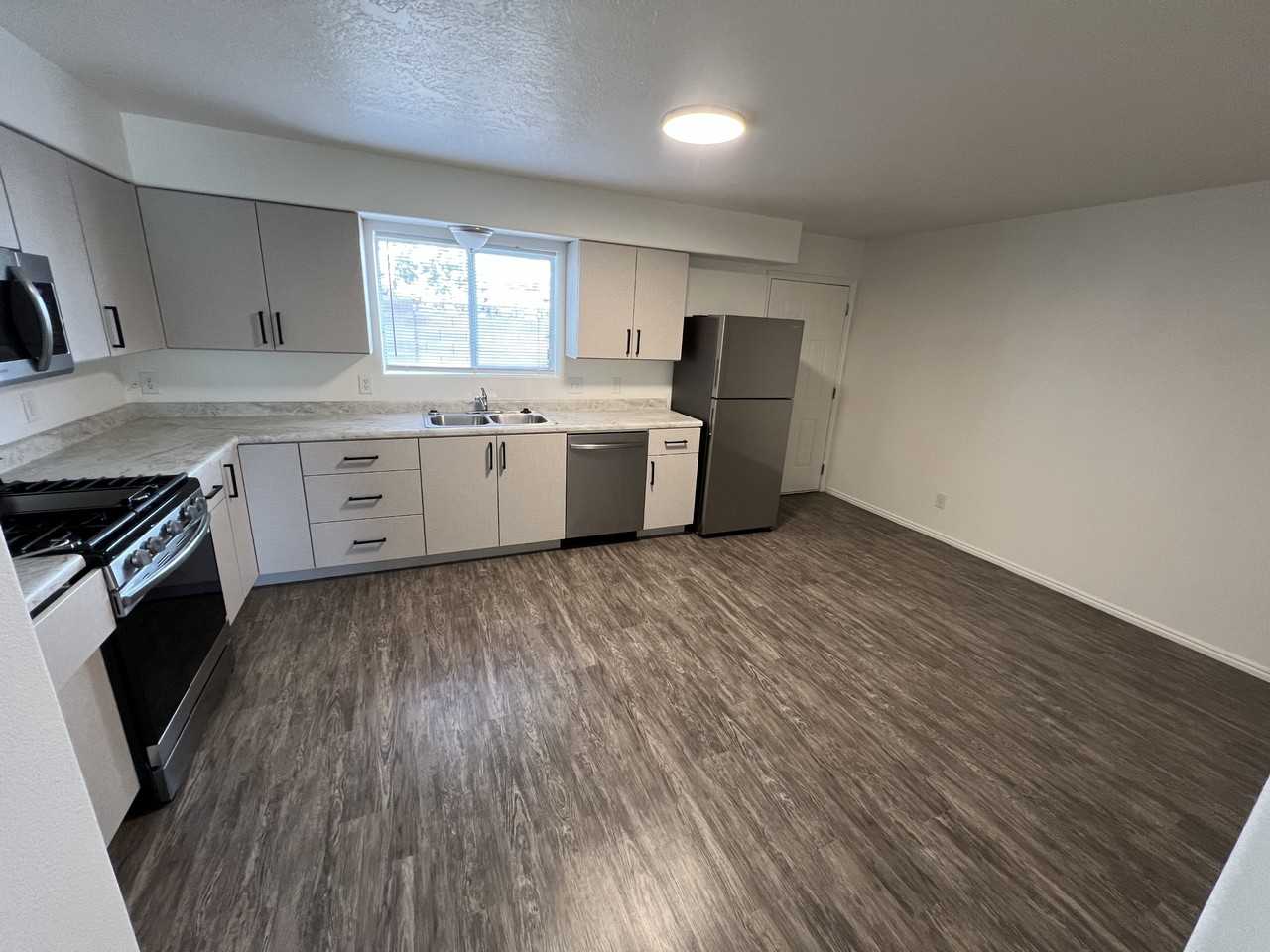 Pecan Apartments - Photo 3 of 12