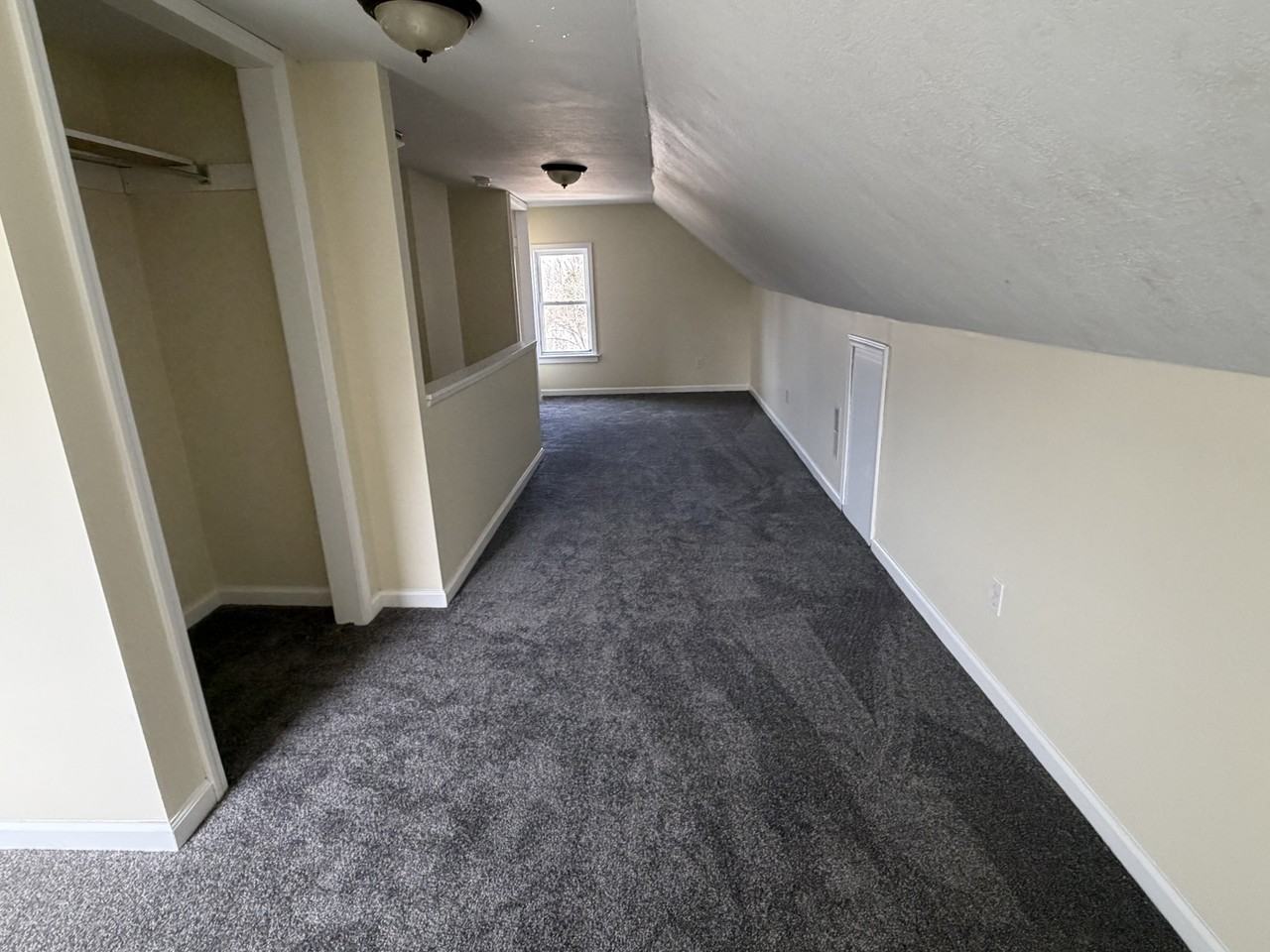 1071 Ackley Street - Photo 4 of 10