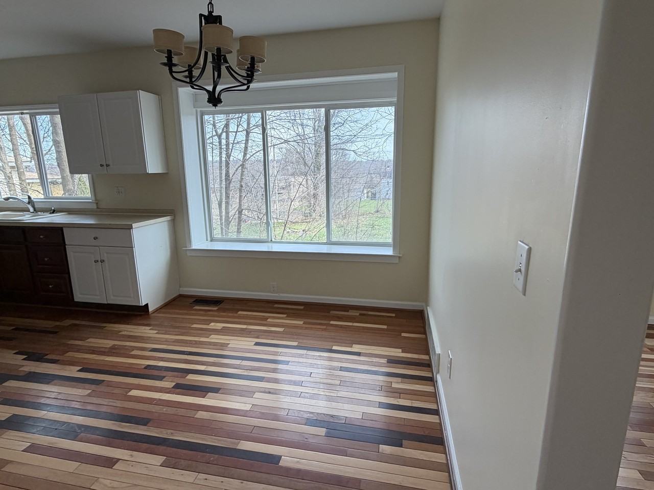 1071 Ackley Street - Photo 6 of 10