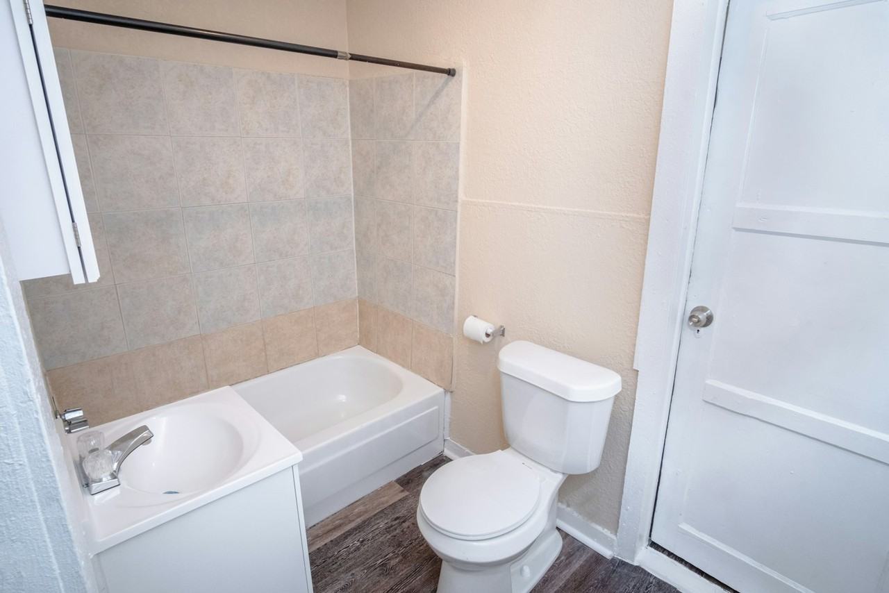 1810 Burnet Street - Photo 5 of 14