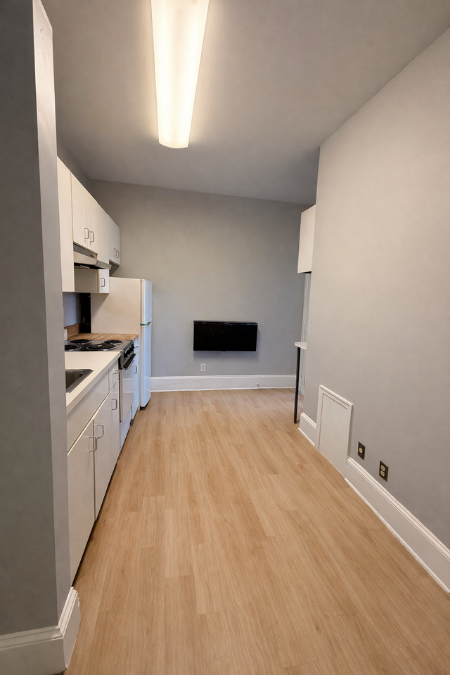 705 8th Street Southeast, Unit 2 - Photo 3 of 5