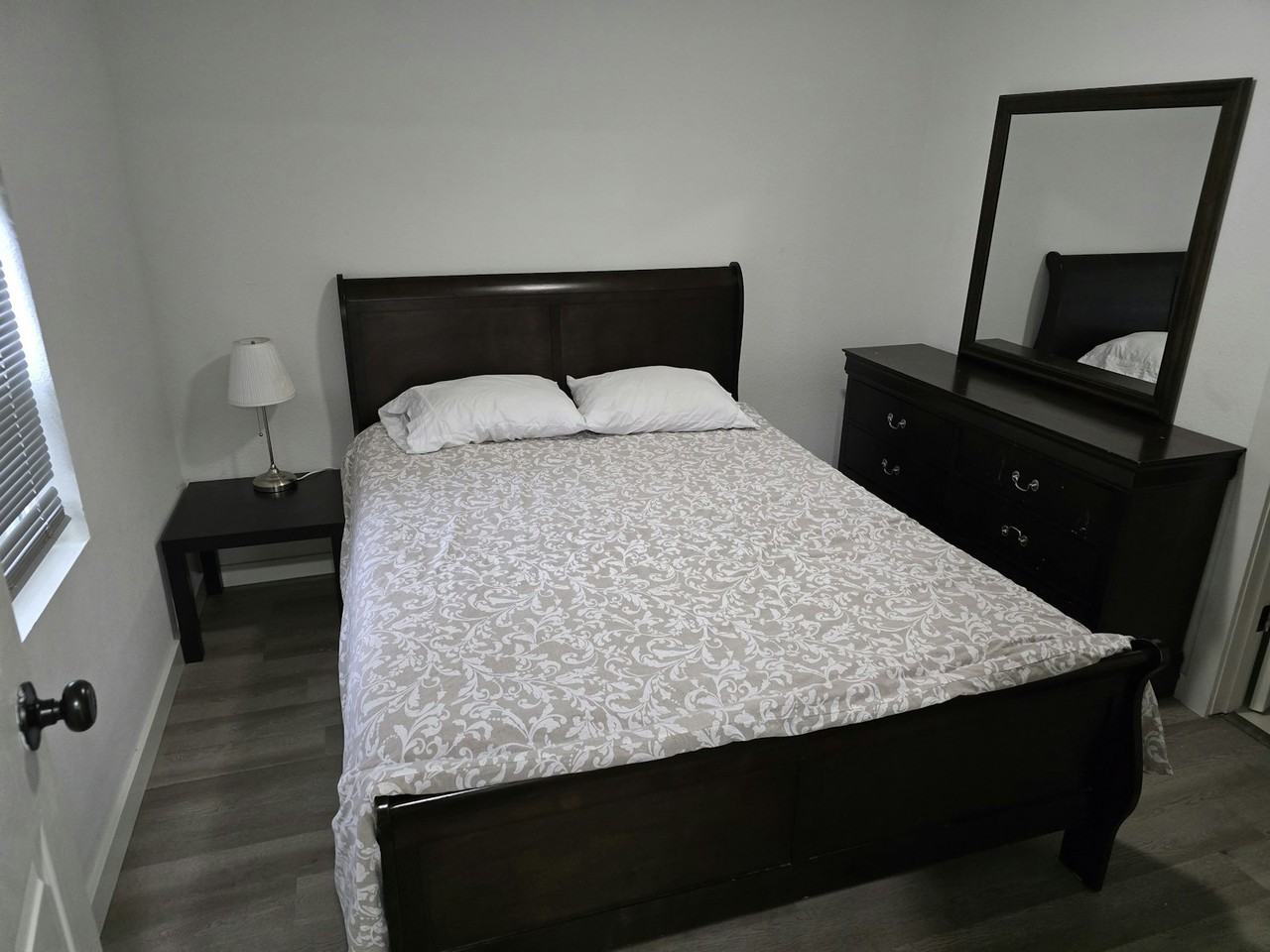 711 Truman Street - Photo 3 of 12