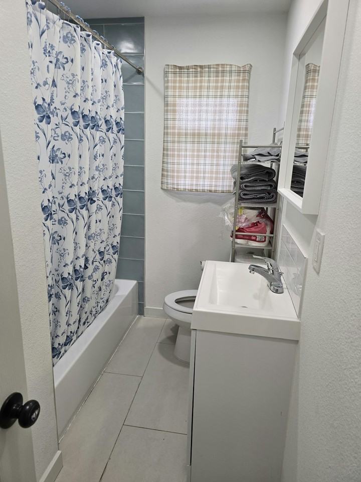 711 Truman Street - Photo 6 of 12