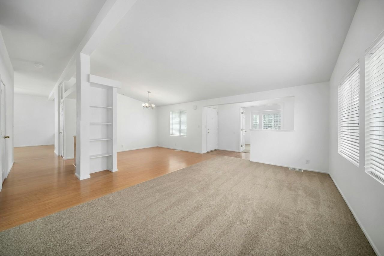 351 Lark Dr - Photo 4 of 17