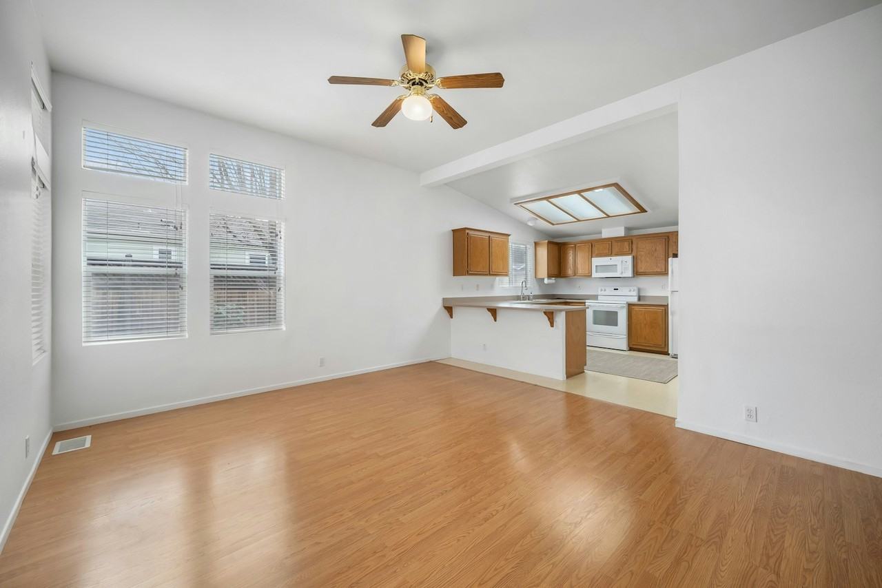 351 Lark Dr - Photo 6 of 17