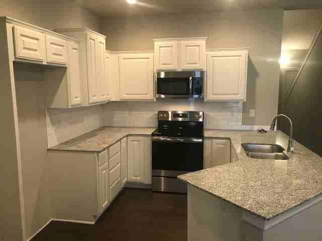 3913 Sw Peachwood Dr - Photo 2 of 13