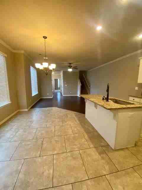 1047 N Leverett Ave - Photo 7 of 23