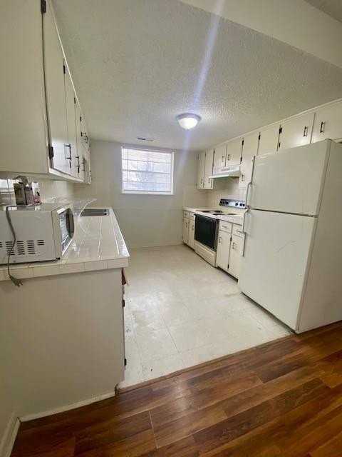 1702 Kimbrough St #B - Photo 7 of 13