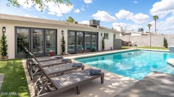 featured image of 423 N 73rd Pl