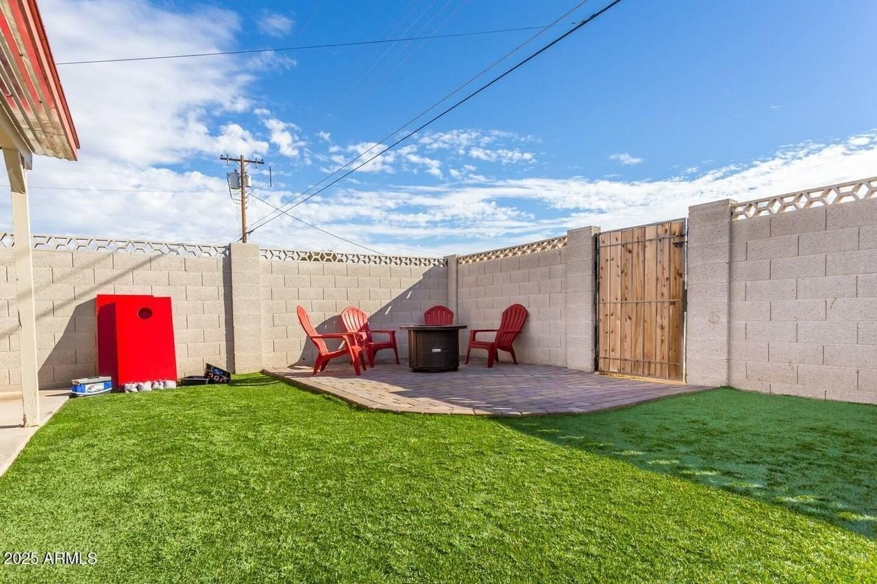 8447 E Sheridan St - Photo 6 of 31