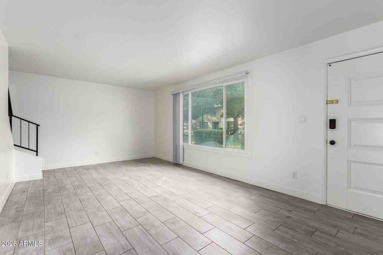 1586 W Campbell Ave - Photo 4 of 29