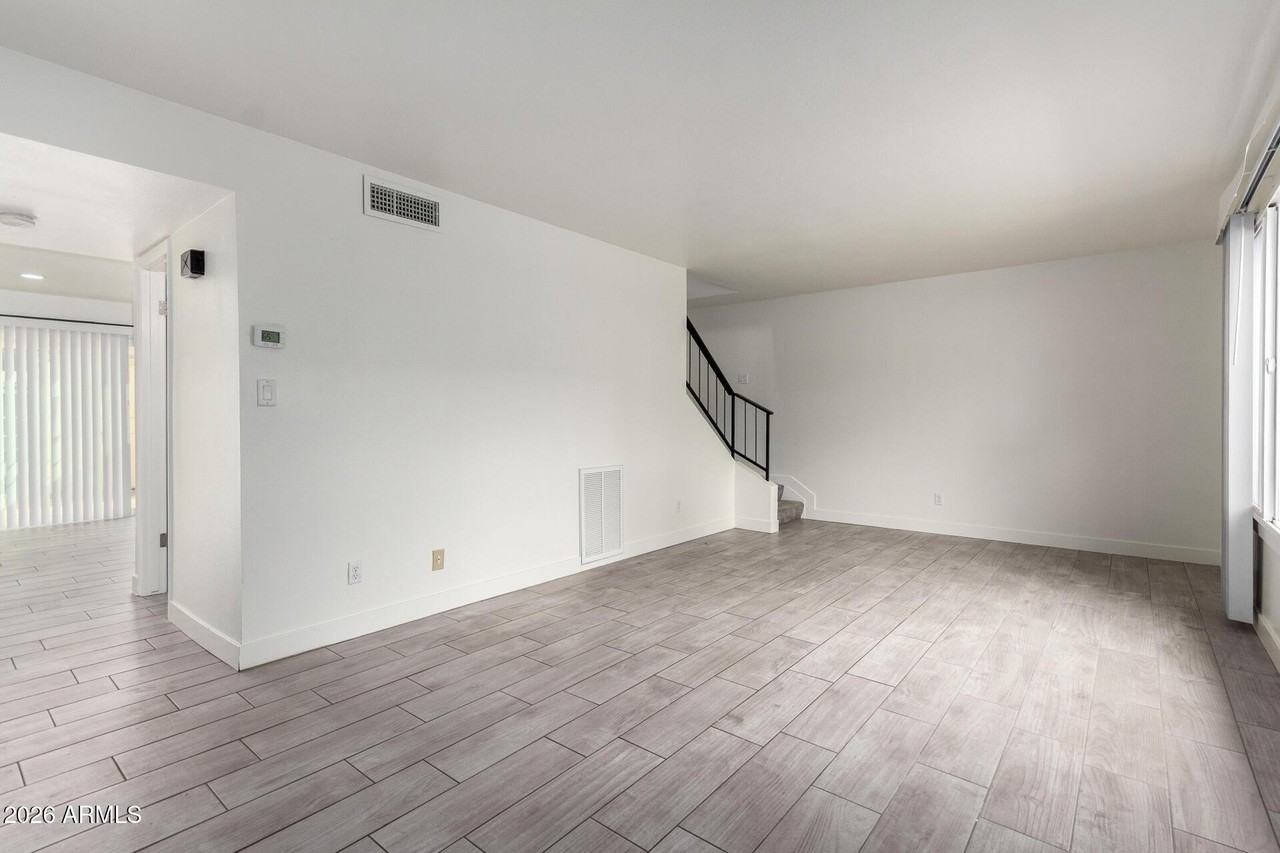 1586 W Campbell Ave - Photo 5 of 29