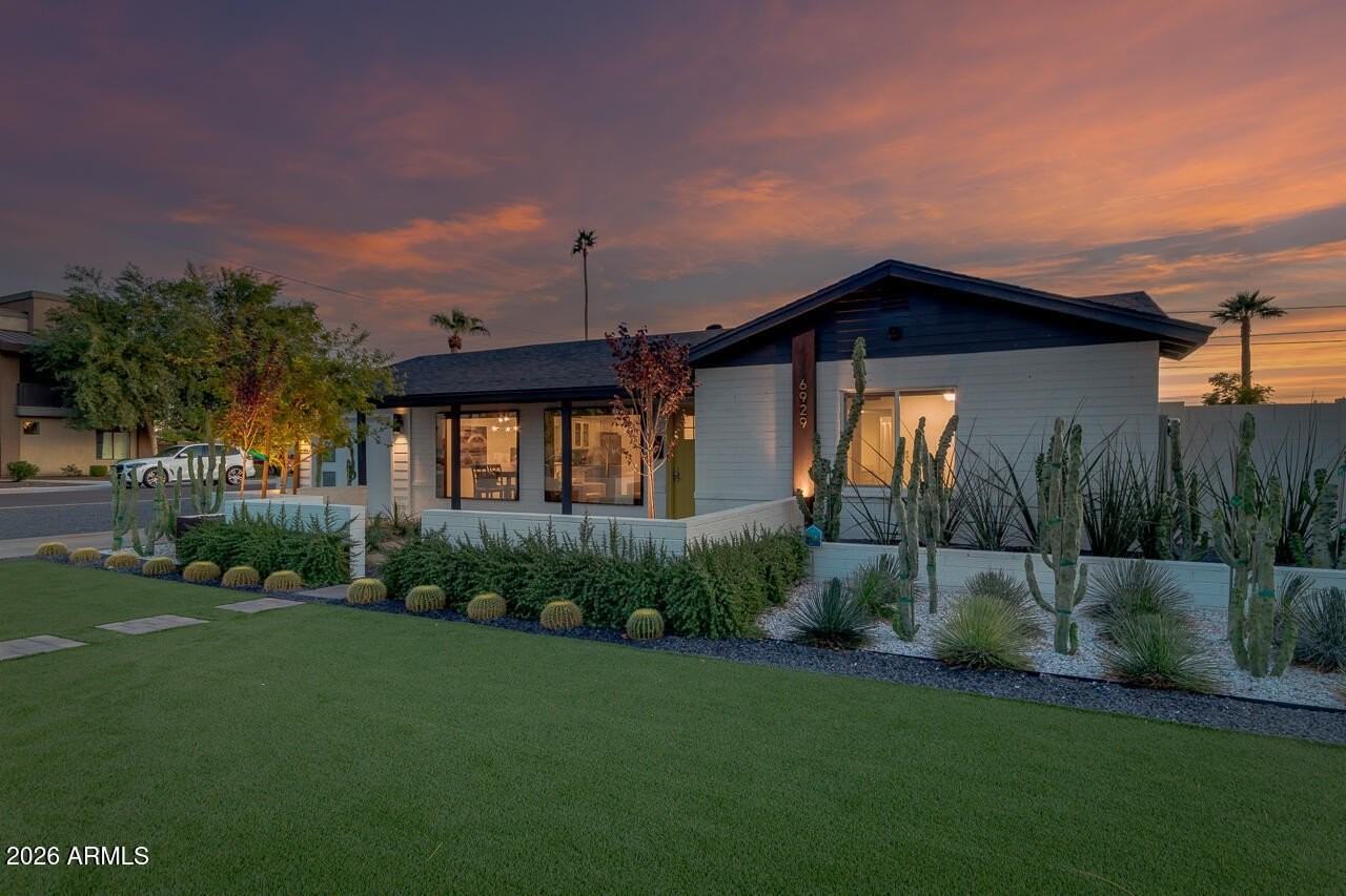 6929 E 6th St - Photo 2 of 41