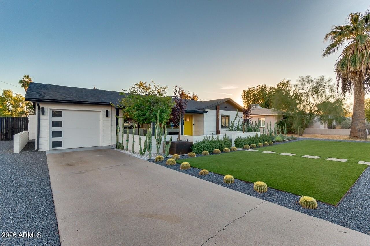 6929 E 6th St - Photo 3 of 41