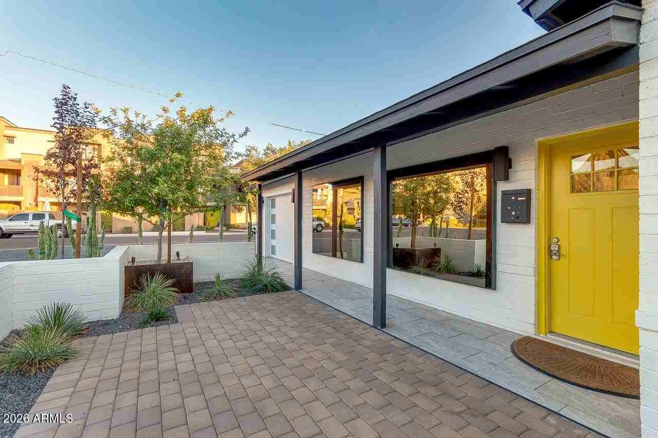 6929 E 6th St - Photo 4 of 41