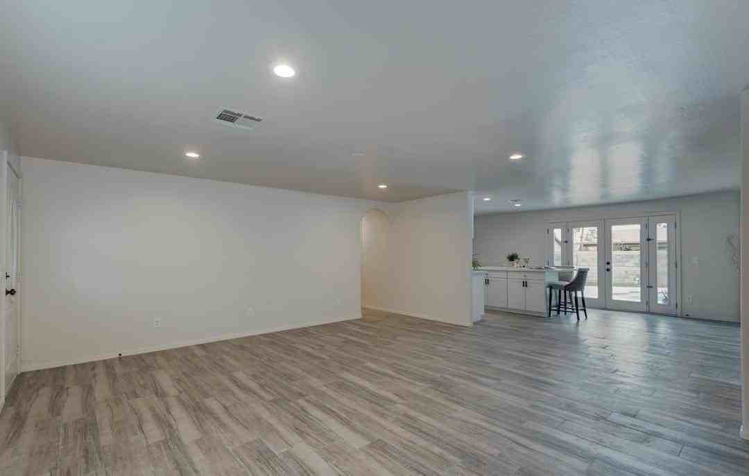 3649 E Emile Zola Ave - Photo 3 of 24