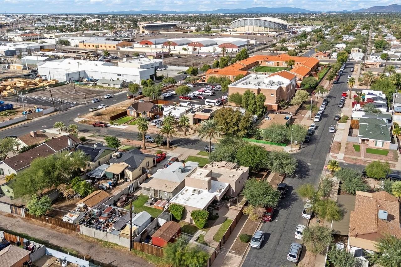 1629 W Willetta St - Photo 3 of 37