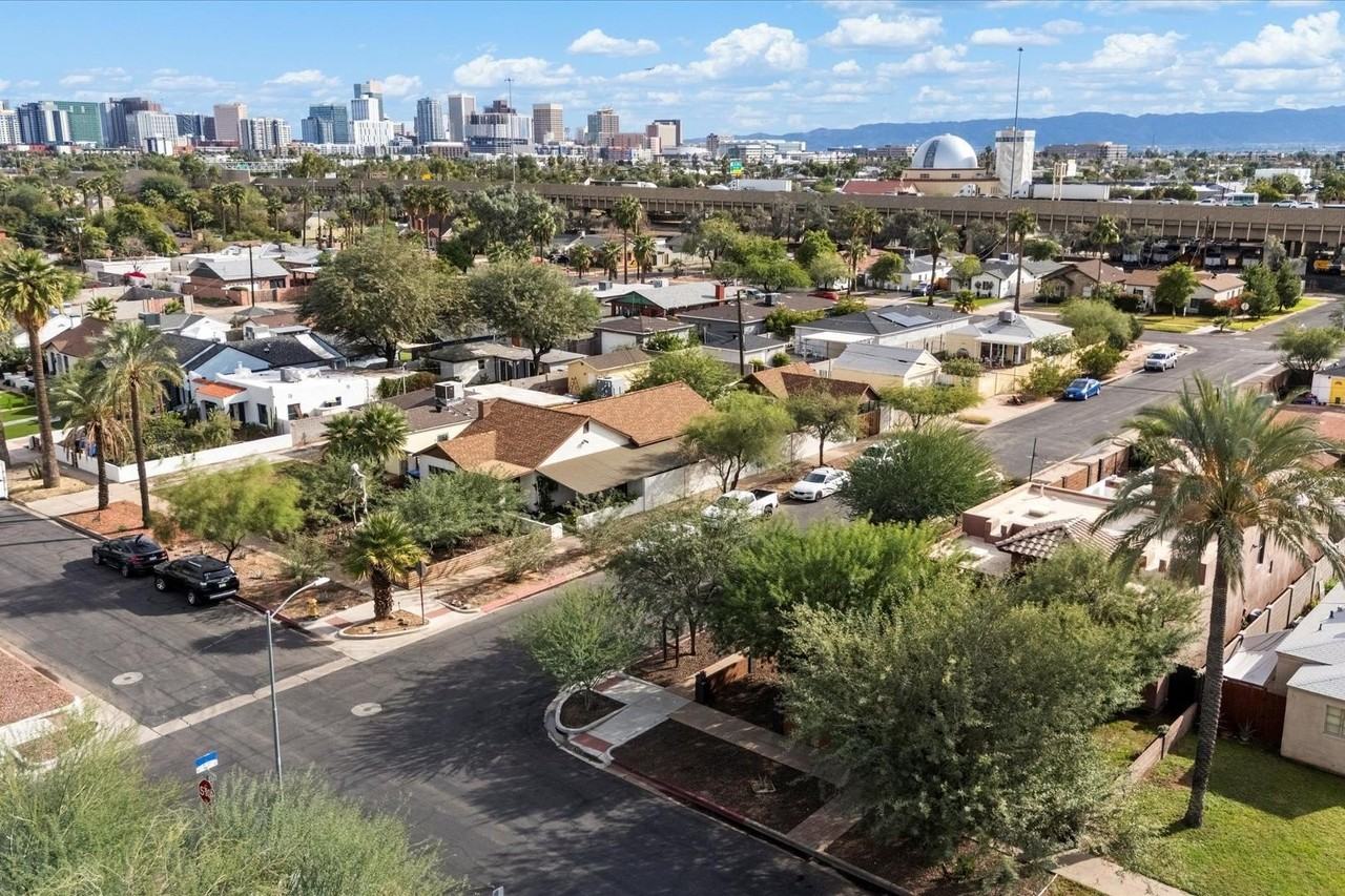 1629 W Willetta St - Photo 5 of 37