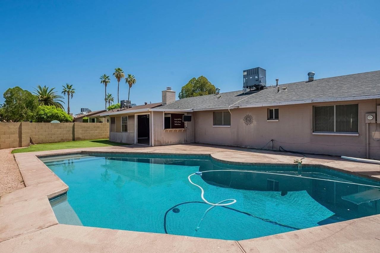 3236 S Kenwood Ln - Photo 4 of 36