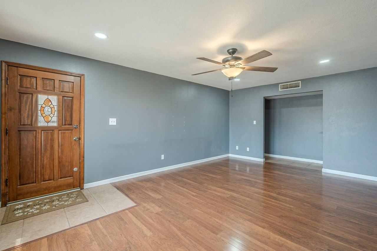 3236 S Kenwood Ln - Photo 5 of 36