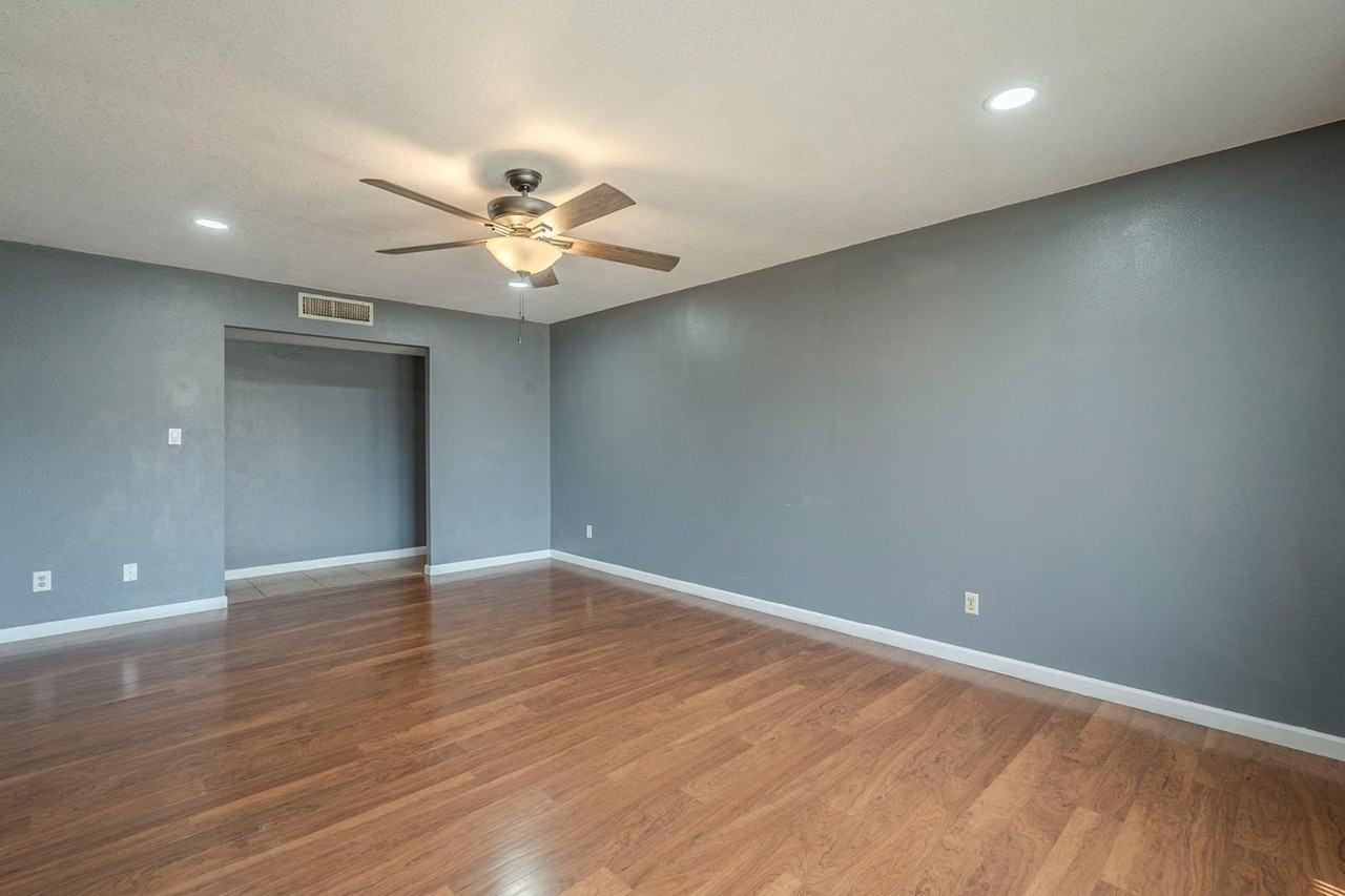 3236 S Kenwood Ln - Photo 6 of 36