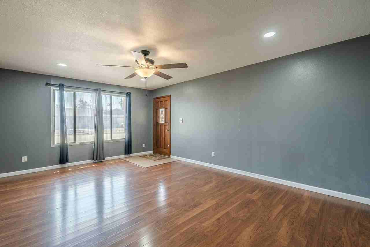 3236 S Kenwood Ln - Photo 7 of 36