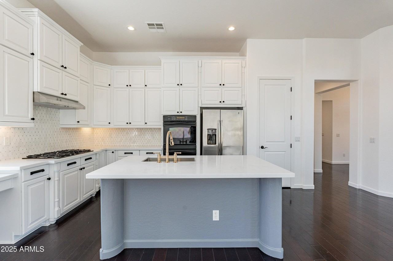 18169 N 92nd St - Photo 2 of 38