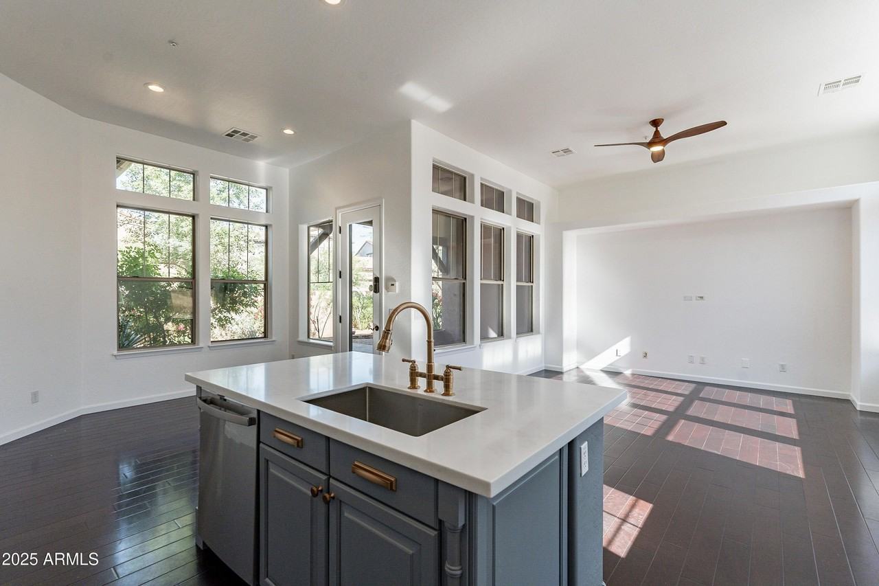 18169 N 92nd St - Photo 3 of 38