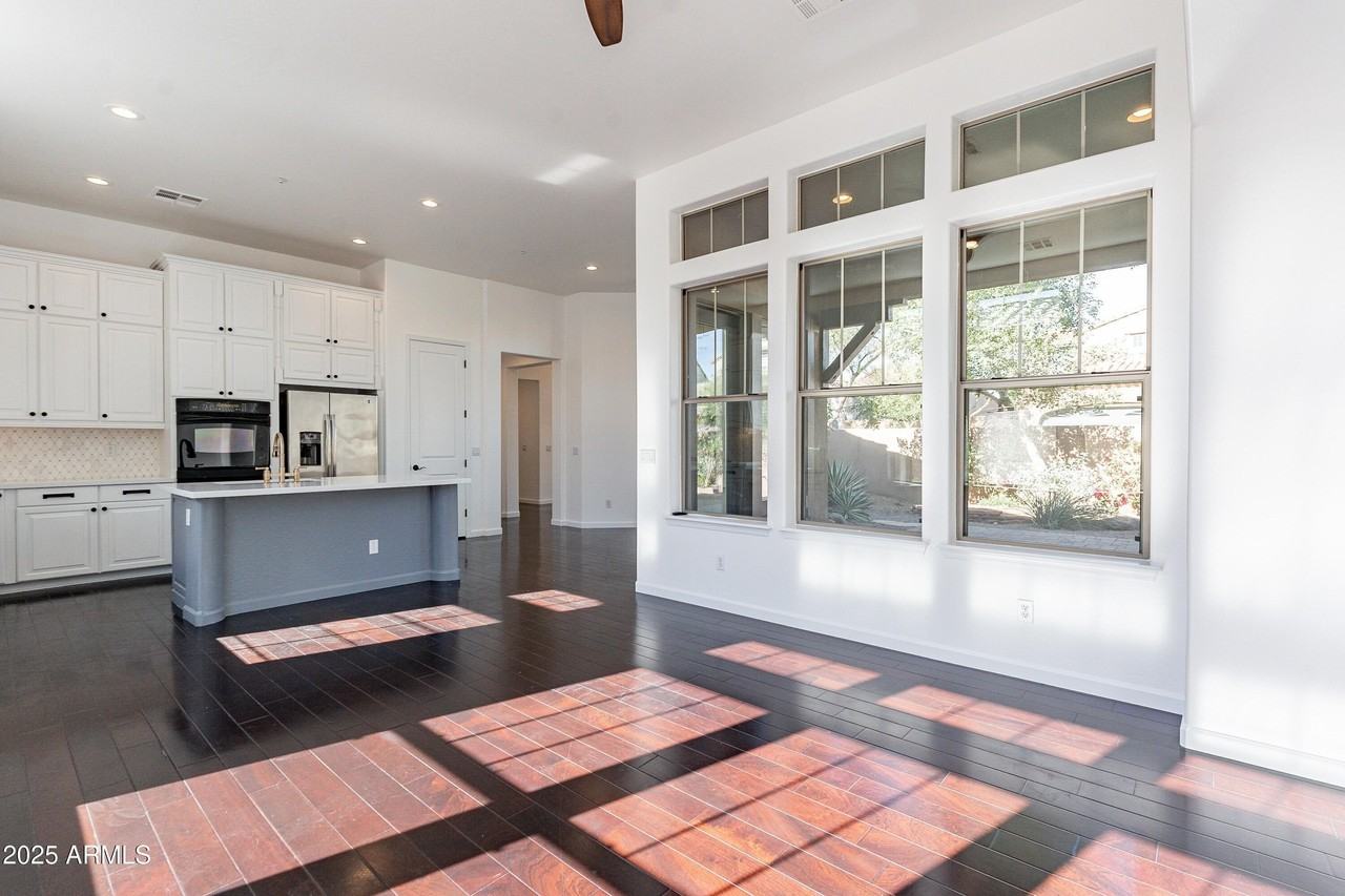 18169 N 92nd St - Photo 4 of 38