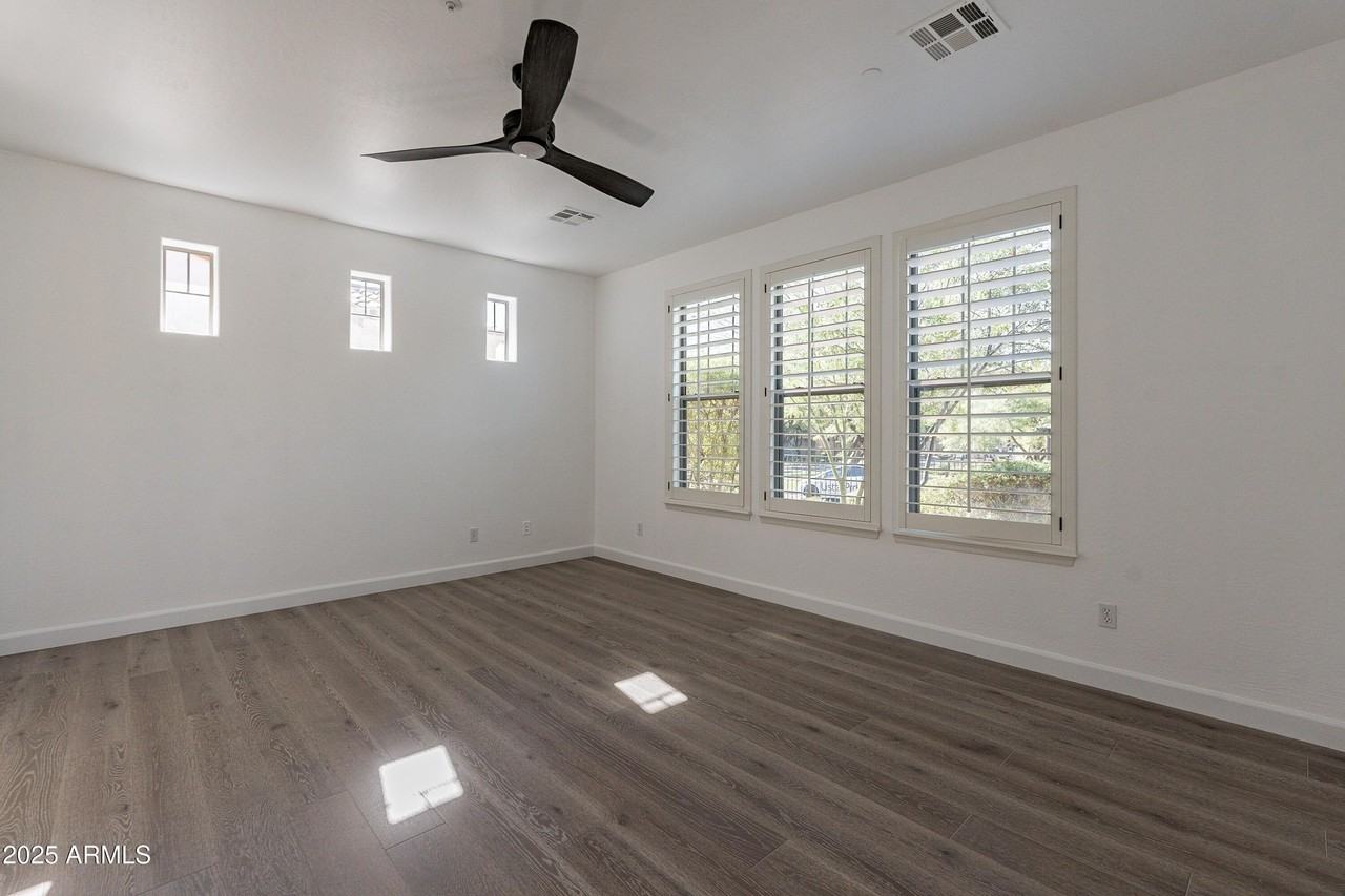 18169 N 92nd St - Photo 5 of 38