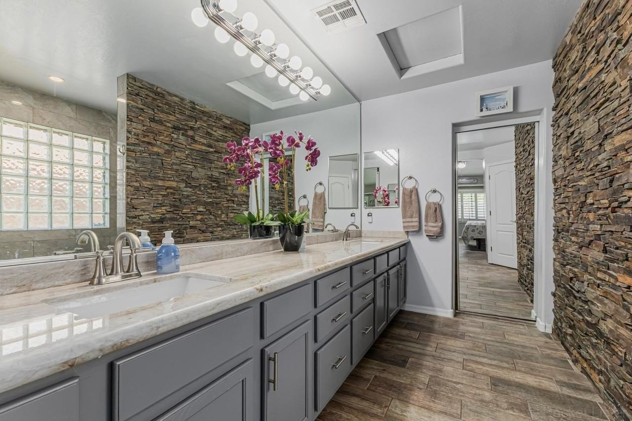 17475 W Spring Ln - Photo 6 of 9