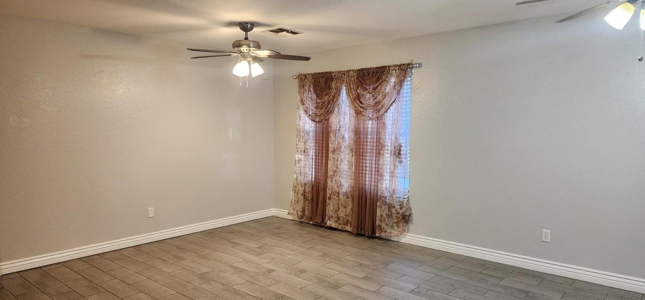 9124 W Elm St - Photo 2 of 38