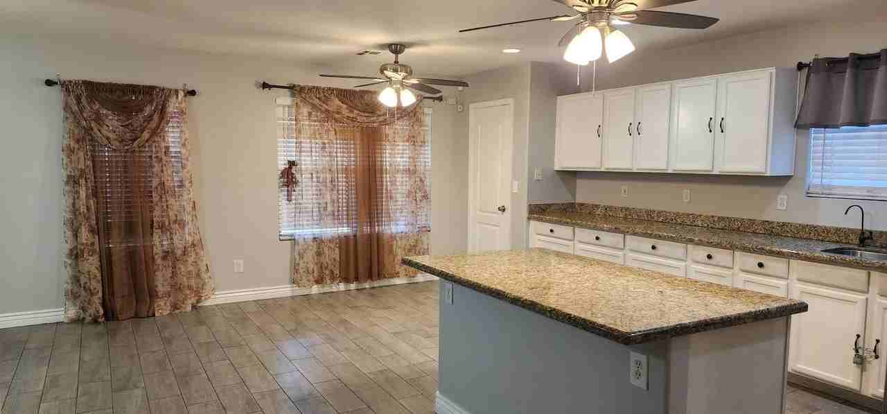 9124 W Elm St - Photo 6 of 38