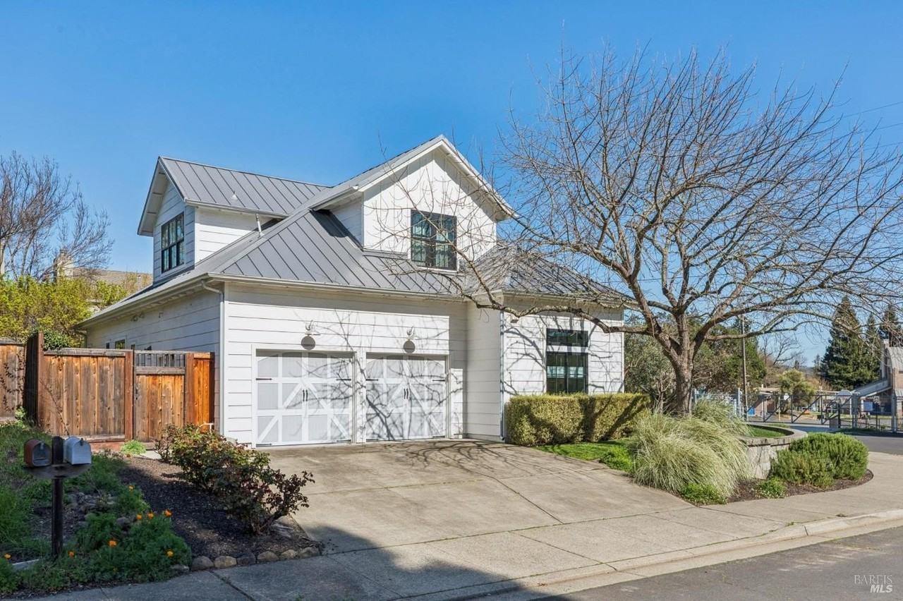 1810 Quail Ct - Photo 2 of 50