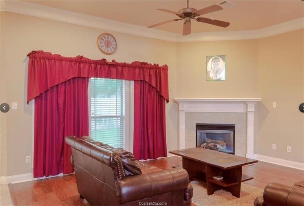 4200 Colchester Ct - Photo 4 of 21