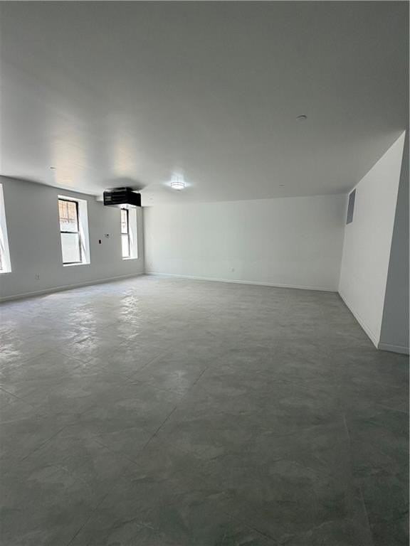 1046 E 15th St - Photo 4 of 11